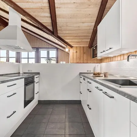Dom wakacyjny 5 Bedroom Beautiful In
