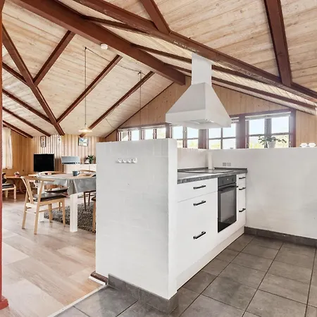5 Bedroom Beautiful In *