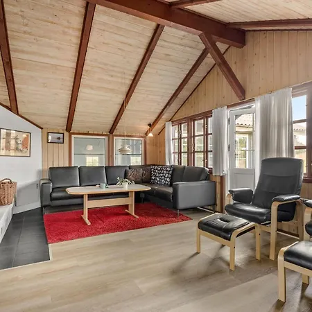 Dom wakacyjny 5 Bedroom Beautiful In Blåvand